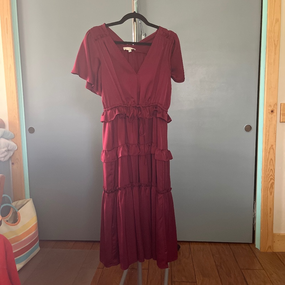 Like new cinched waisted, t-length dress. Beautiful ruffle detail.